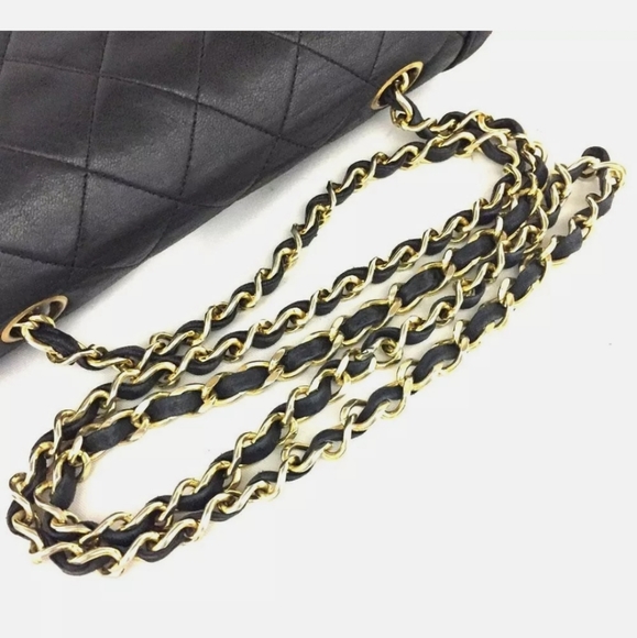 ๐ป๐ปHP๐ป๐ปVintage CHANEL Black Lambskin Crossbody - Picture 5 of 9